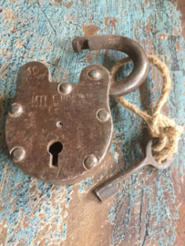 Ijzeren hangslot met sleutel