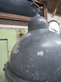Industrial haninglamp with glass plate