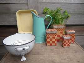 Set van 4 leuke hele oude brocante blikjes