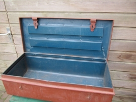 Brocante metalen bruine kist