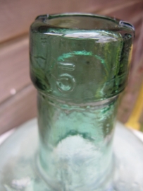 Oude groen gistfles van 5 liter