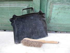 Nice brocante hand broom and dustpan