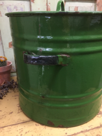 Grote groene emaille ketel met deksel