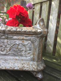 Antieke set gietijzeren jardinière