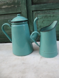 Groene emaille koffiekan