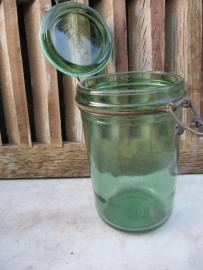 Nice old jar from Durfor with a content of 1 liter.