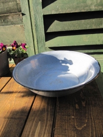 Enamel deep dish in blue