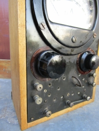 Oude industriele ampere meter