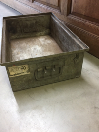 Oude metalen bak