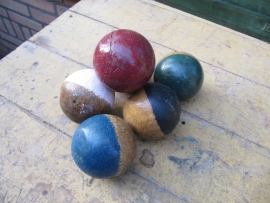 Set of 6 cute old wooden balls criquet game