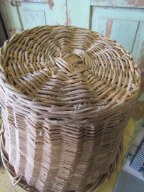 Franse brocante rieten mand