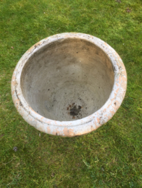 Brocante terracottapot op voet