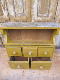 Brocante okergeel klein ladekastje met 6 lades