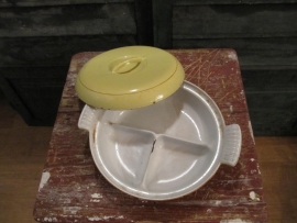 Brocante gietijzeren gele grote vakverdeelschaal