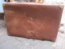 Brocante bruine koffer met lederen handvat