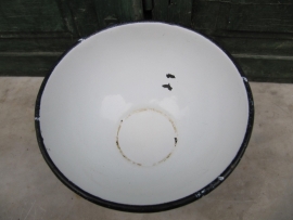 Brocante white enamel bowl. Made in Belgium.