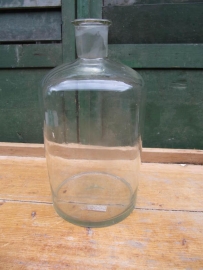 Brocante bottle in clear glass.
