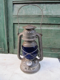Brocante oil lamp with rare blue glass.