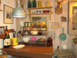 Frans brocante bruine tafel met lade