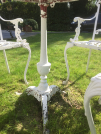 Brocante table with four chairs