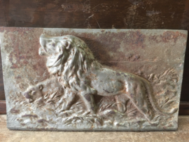 Antieke plaquette met leeuw