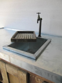 Oude bar met verzinkt blad