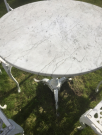 Brocante table with four chairs