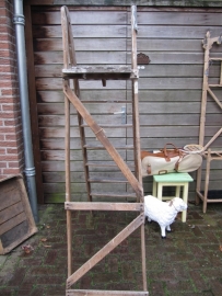 Oude houten schilders- of huishoudtrap