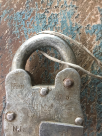 Ijzeren hangslot met sleutel