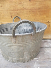 Brocante zinc tub with two ears.