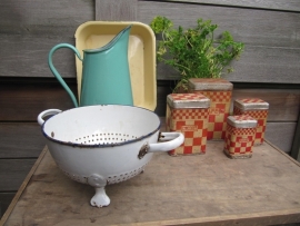 Set van 4 leuke hele oude brocante blikjes