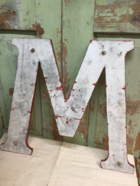 Letter M in hout