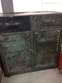 Oude industriële metalen kast