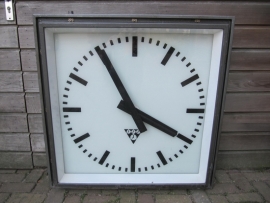Very nice old large station clock brand Pragotron