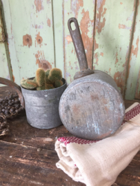 Set antieke zinken steelpannen