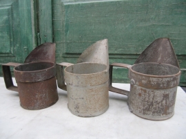 Brocante old metal sink cleanser