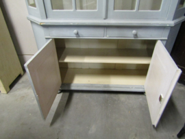 Brocante vitrinekast