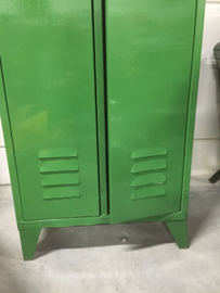 Oude lockerkast in groen ***