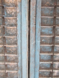 Antieke set houten luiken in blauw.
