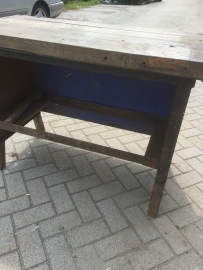 Stoere industriële werkbank