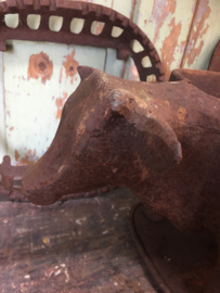 Brocante cast iron barbeque cow