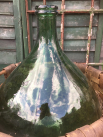 Oude fles Dame Jeanne XL met mand