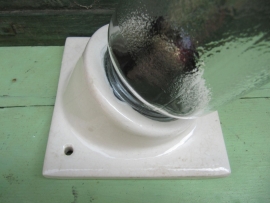 Brocante wall lamp with porcelain plate / foot.