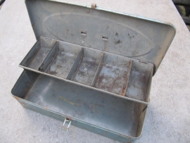 Brocante metalen gereedschaps kistje