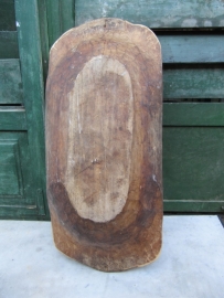 Mooie ovale houten oude Hongaarse deegbak