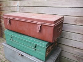 Brocante metalen bruine kist