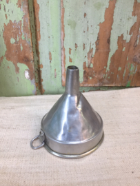Brocant aluminium trechtertje