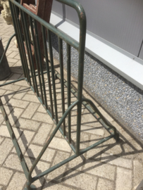 Oud metalen fietsenrek