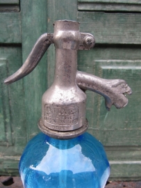 Hele mooie felblauwe spuitfles