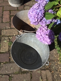 Zinken emmer met hengsel